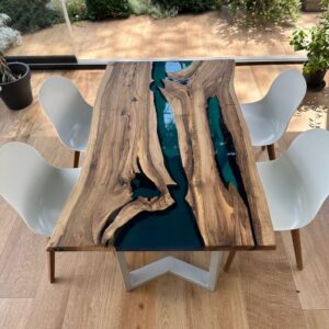 Tavolo da pranzo Exotic in noce europeo e resina bicolore verde ottanio