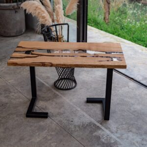 Tavolo Blond in rovere antico e resina trasparente lucida